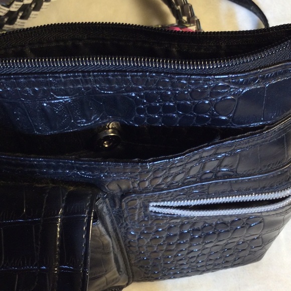 Small faux leather black bag with shoulder strap and compartments - Picture 4 of 13